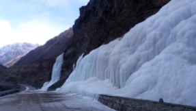 frozen waterfall in khunjerab valley 4