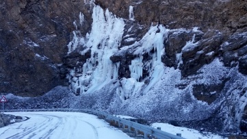 frozen waterfall in khunjerab view from kkh